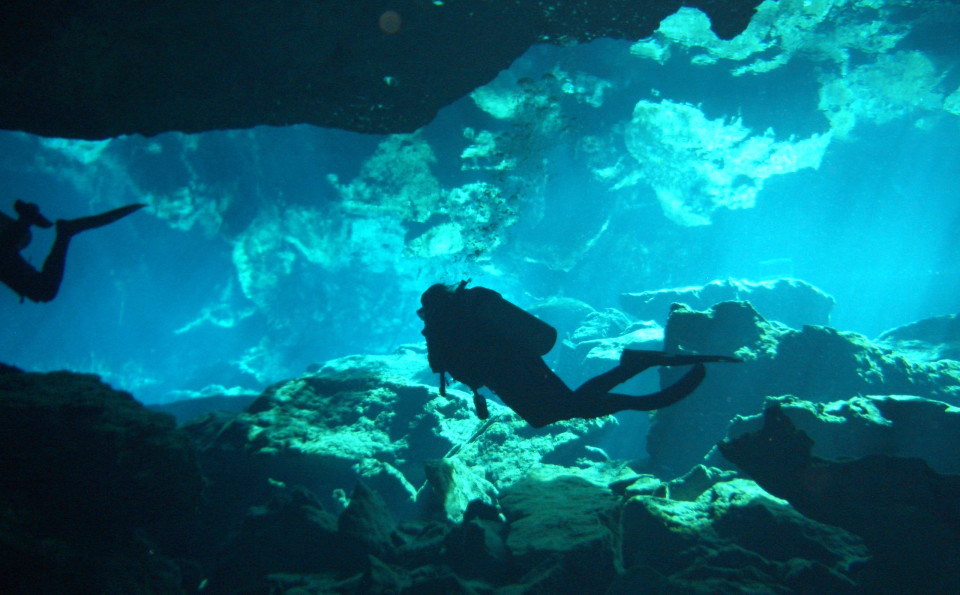 scuba divier in the Riviera Maya cenote