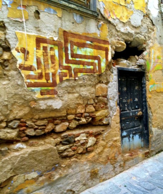 Crumbling Plaka, Athen, Greece