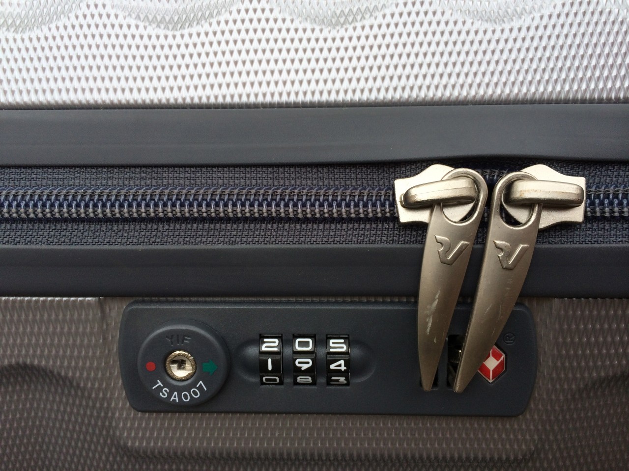 Roncato Luggage Locking System