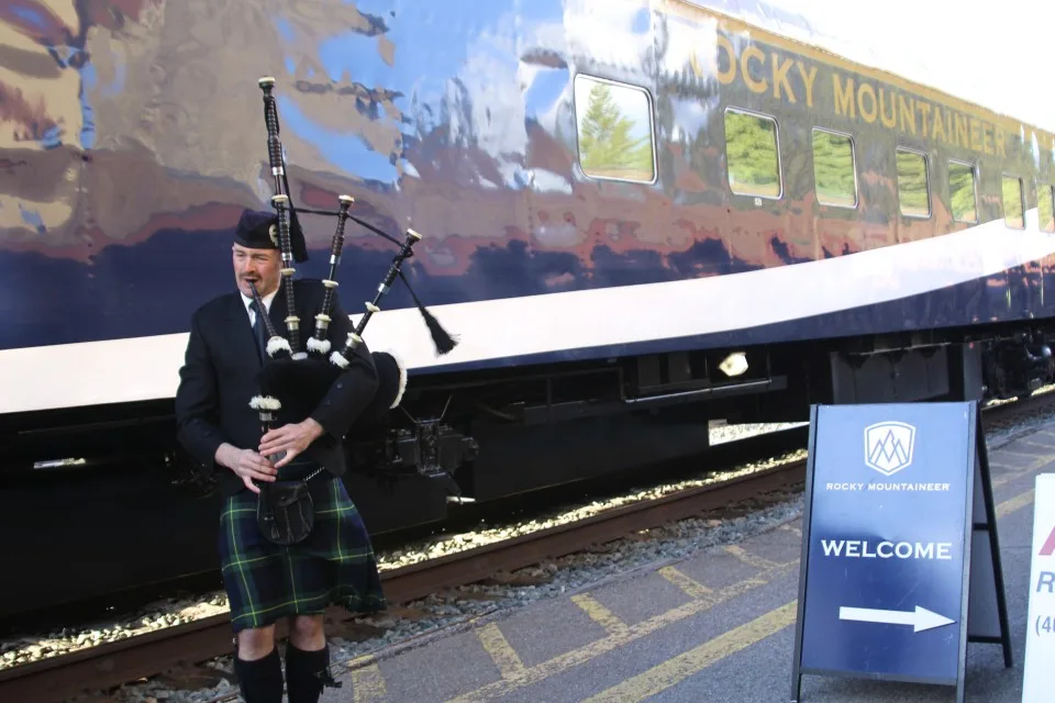 Canadian Rockies Train, Rocky Mountaineer Train Trip, Canadian rockies by Rail