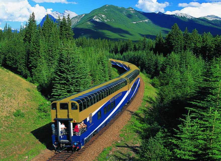 rocky mountaineer usa train trips