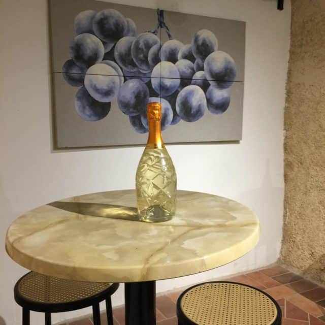 Come along with to explore a tiny Island in the middle of Rome: Tiber Island, Italy and the only private apartment on the island.