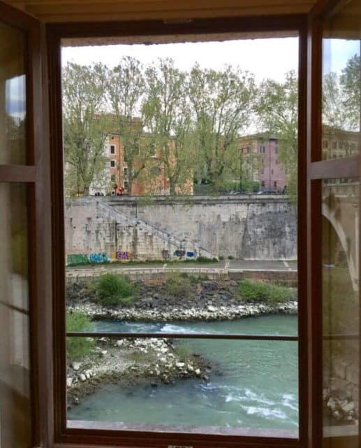 Come along with to explore a tiny Island in the middle of Rome: Tiber Island, Italy and the only private apartment on the island.