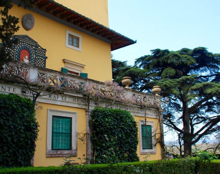 Come along with me while I visit one of the best places to go in Italy. It is not every day you get to meet royalty: The Strozzi family estate.