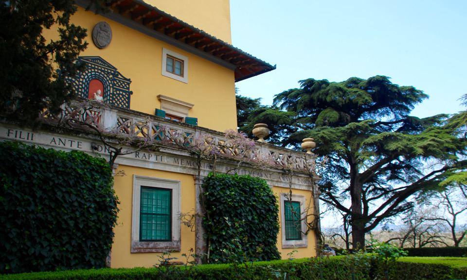 Come along with me while I visit one of the best places to go in Italy. It is not every day you get to meet royalty: The Strozzi family estate.