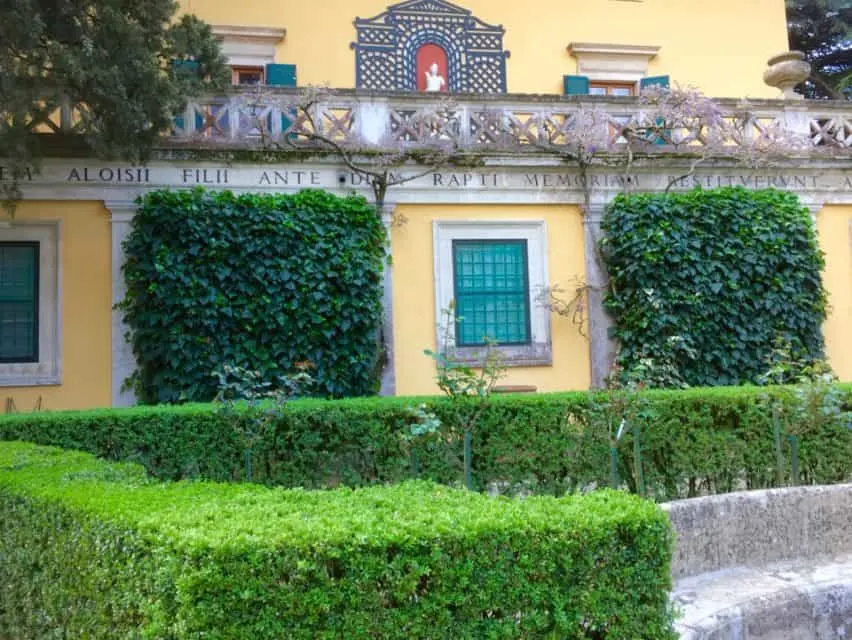 Come along with me while I visit one of the best places to go in Italy. It is not every day you get to meet royalty: The Strozzi family estate.