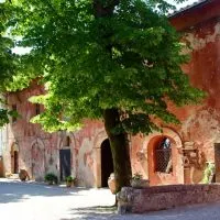 Come along with me as I explore on my Italian vacation at the luxury farmhouse called Montestigliano. It is the dream that Italian vacations are made from!