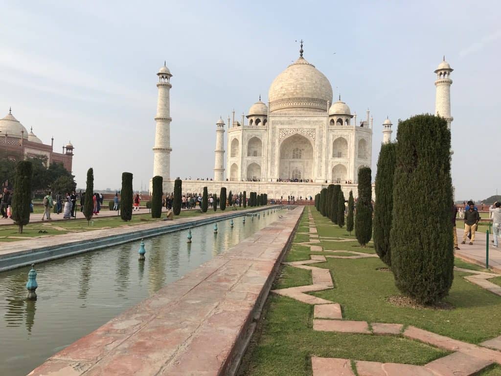 Cuties in Tajmahal