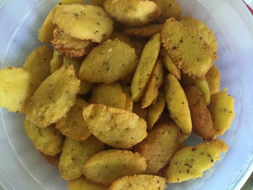 Fried Plantains/Tostones, Dominican Republic Food, Dominican republic foods, Dominican Republic Restaurant, dominican breakfast, dominican Republic fruit