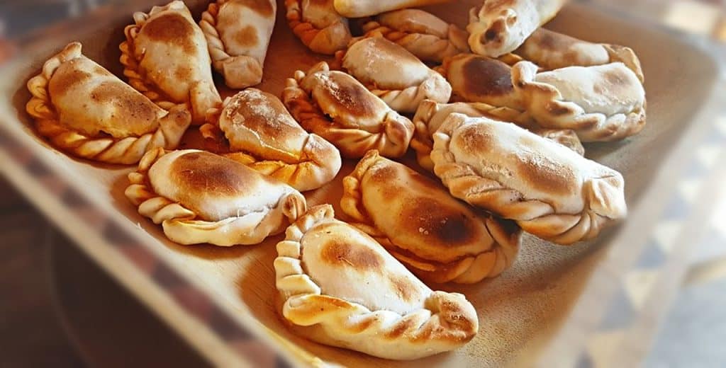 Completo, Chilean Food, Traditional Chilean Food, Chilean Empanadas, typical Chilean Food, Chilean Desserts, chilean cuisin