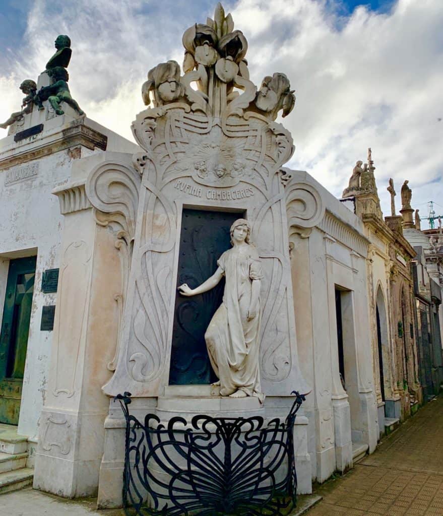 Buenos Aires Cemetery, La recoleta Cemetery, Recoleta Cemetery, la recoleta cemetery burials,