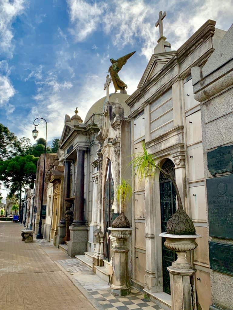 Famous People from Argentina, Buenos Aires Cemetery, La recoleta Cemetery, Recoleta Cemetery, la recoleta cemetery burials,