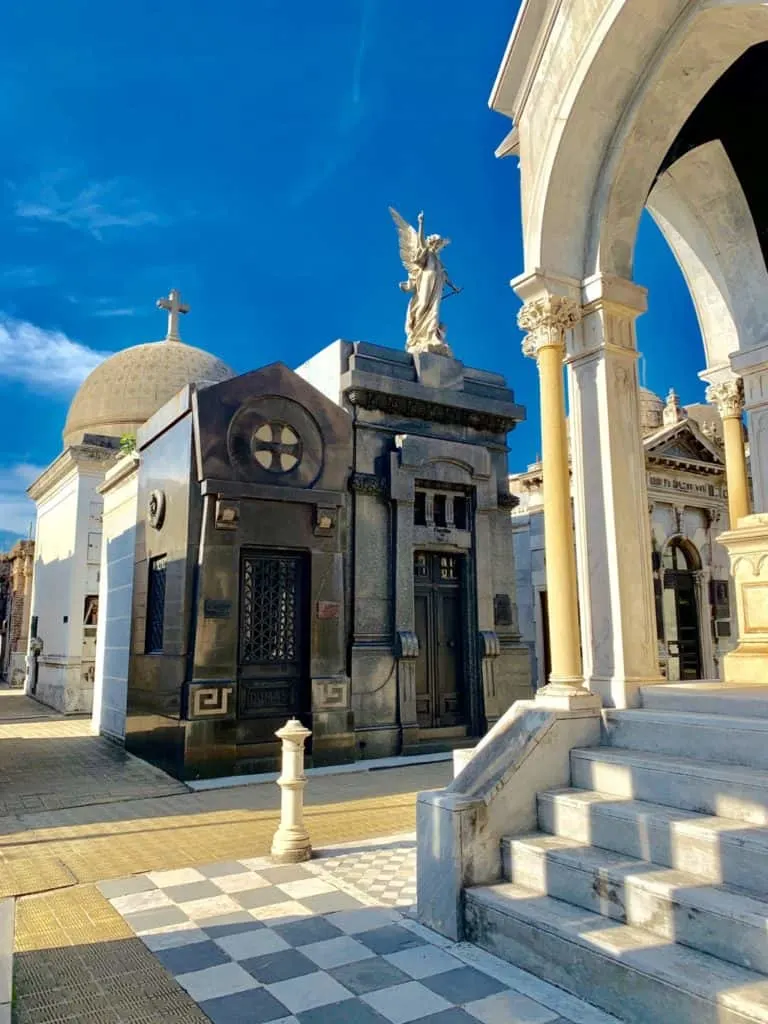 Buenos Aires Cemetery, La recoleta Cemetery, Recoleta Cemetery, la recoleta cemetery burials,