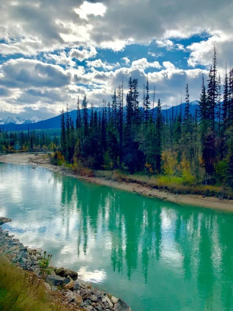 Train Across Canada, Rocky Mountaineer Train, Canadian Rockies Train, Canadian Rocky Tours, Canadian Rail Trips, #Canada #luxurytrain #traintrips