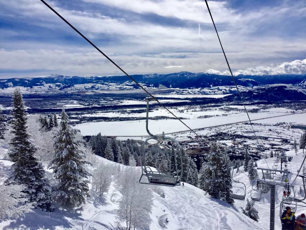 What to Pack for a Ski Trip, ski packing list, ski list packing trip, essentials for skiing, skiing essentials, packing list for ski trip, packing list ski trip, what to pack for ski trip #ski #Pack #Snowboard