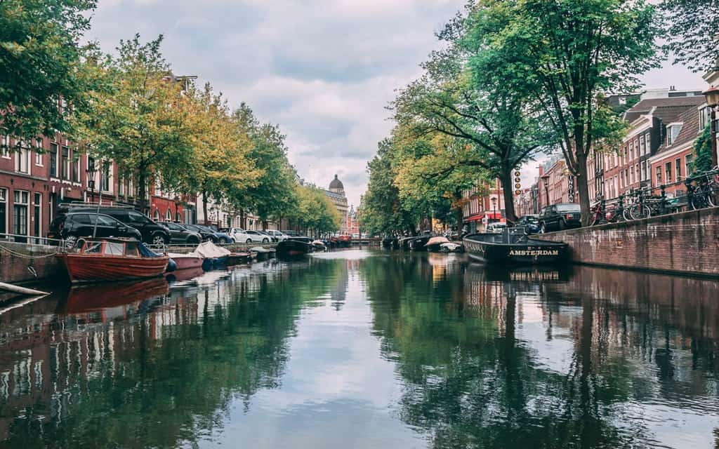 10 Awesome Things to do in Amsterdam. Check out this ultimate guide to Amsterdam for first time visitors! My list of all the things you cannot miss when visiting Amsterdam. | Amsterdam Itinerary | Amsterdam Weekend | Amsterdam Activities. #amsterdam #netherlands