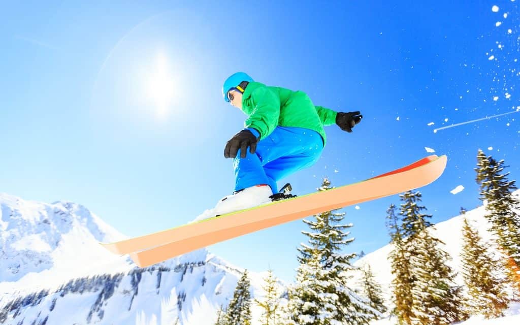 What to Pack for a Ski Trip, ski packing list, ski list packing trip, essentials for skiing, skiing essentials, packing list for ski trip, packing list ski trip, what to pack for ski trip #ski #Pack #Snowboard