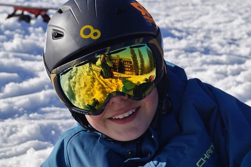 What to Pack for a Ski Trip, ski packing list, ski list packing trip, essentials for skiing, skiing essentials, packing list for ski trip, packing list ski trip, what to pack for ski trip #ski #Pack #Snowboard