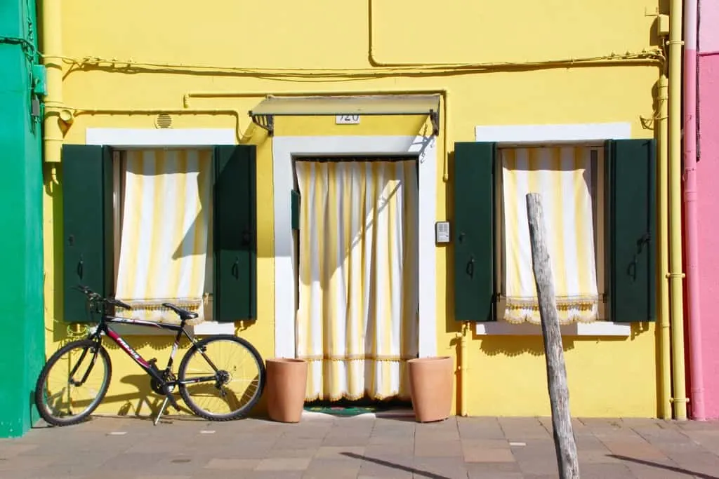 Burano, Burano Italy, Venice to Burano, things to do in Burano, Burano Italy, Burano island, #Burano #Venice #Italy