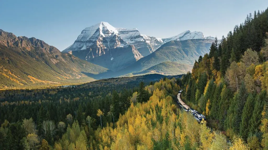 Everything you need to know about riding the rocky mountaineer train in Canada, things to know about Rocky Mountaineer, #RockyMountaineer, #Canada #CanadianRockies