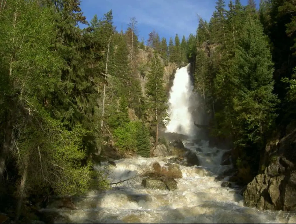 Waterfall hikes near Denver, waterfalls near Denver, best waterfall hikes near Denver, #Denver #Colorado