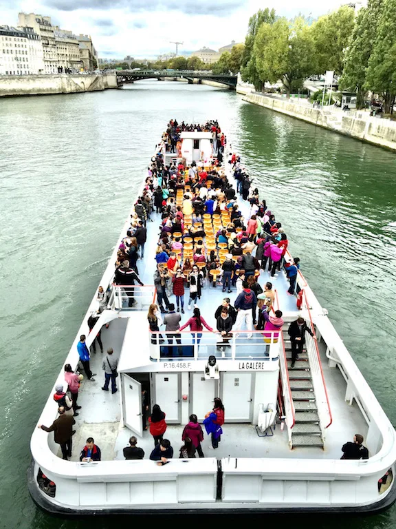 River Cruise along the Siene River in Paris France
