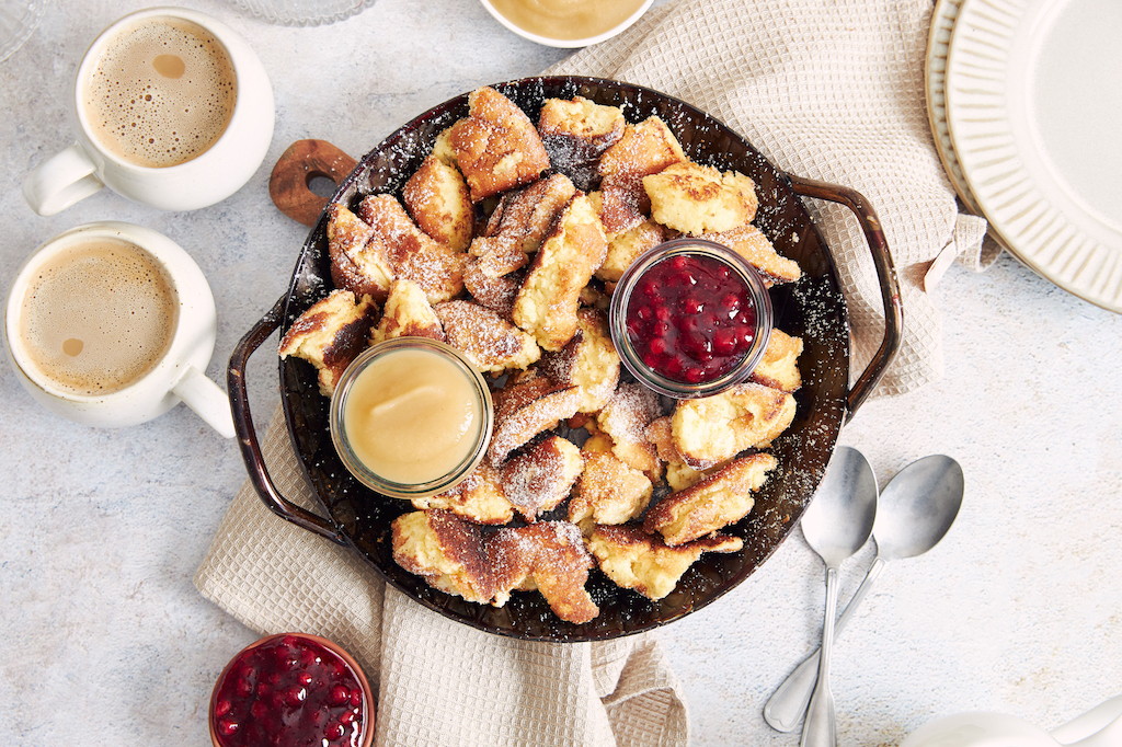 kaiserschmarrn, Kaiserschmarrn mit Preiselbeeren, Austrian dessert 