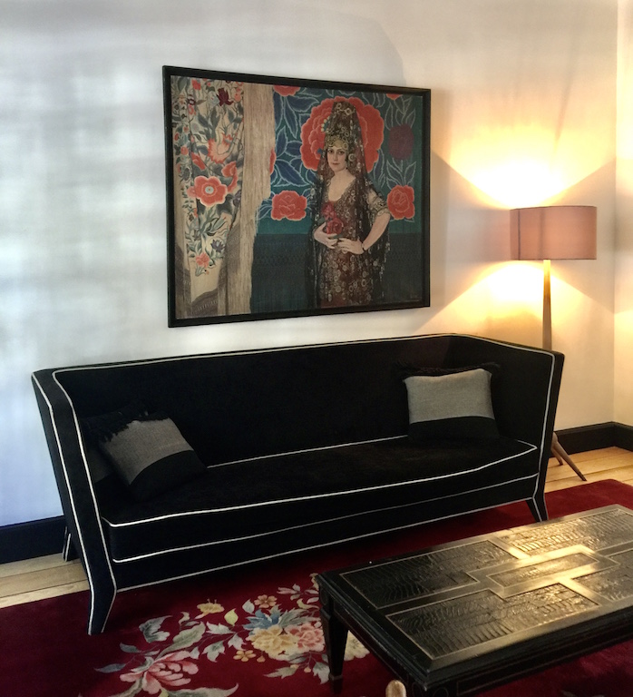 where to stay in Mexico City, sofa and art