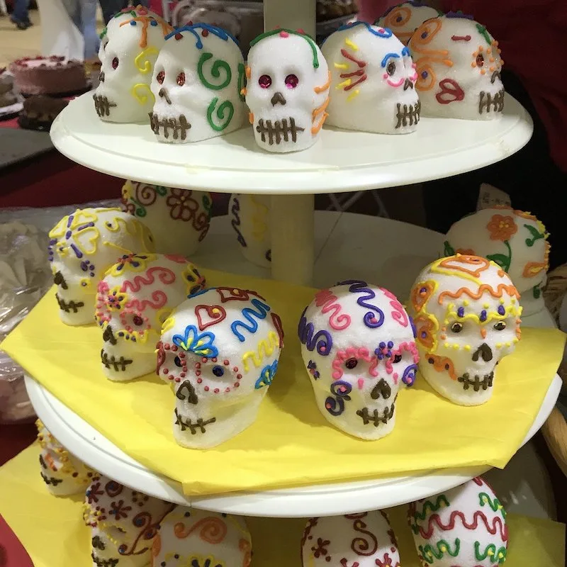 sugar skulls,Buttterfly, Things that represent Mexico