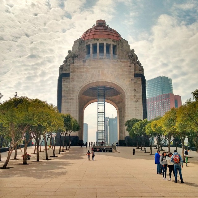 best city in ecuador, Monument to the Revolution