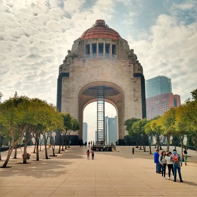 best city in ecuador, Monument to the Revolution