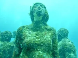 underwater statue in the ocean, Statue in the sea, Day Trips from Cancun to Chichen Itza, Chichen Itza, Best Cancun Tours and Excursions 