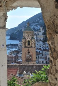 Amalfi Coast day trips form Rome,  statue with a dome