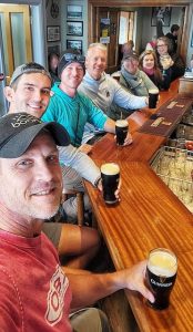  a Group drinking beer, breweries in Ireland